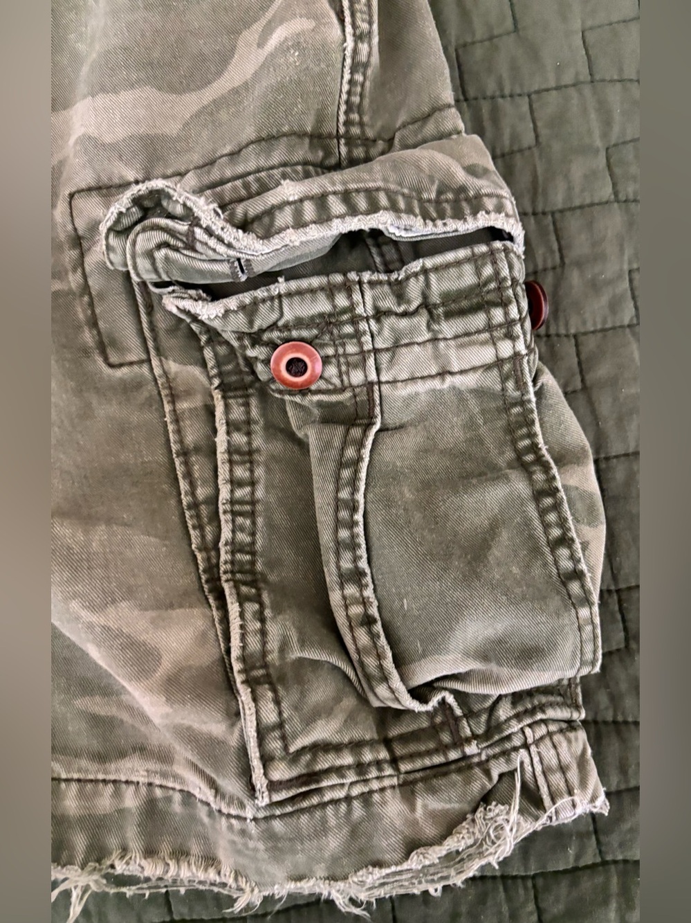 Vintage 2000/10s Hollister Men’s Camo Cargo Shorts - Picture 2 of 7